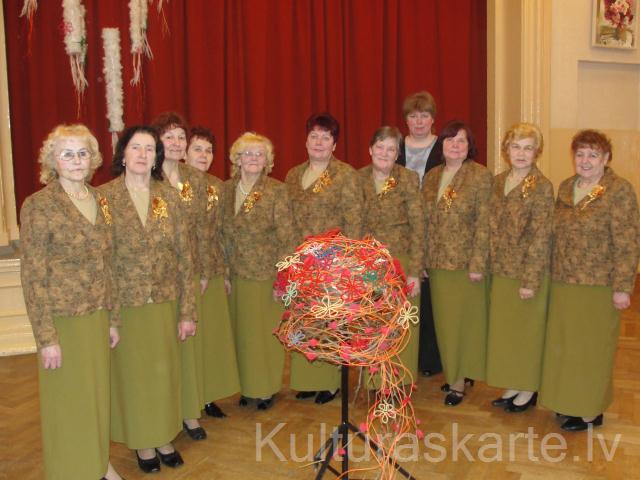 Vecākās paaudzes sieviešu vokālais ansamblis "Dziesmas mūžs" 